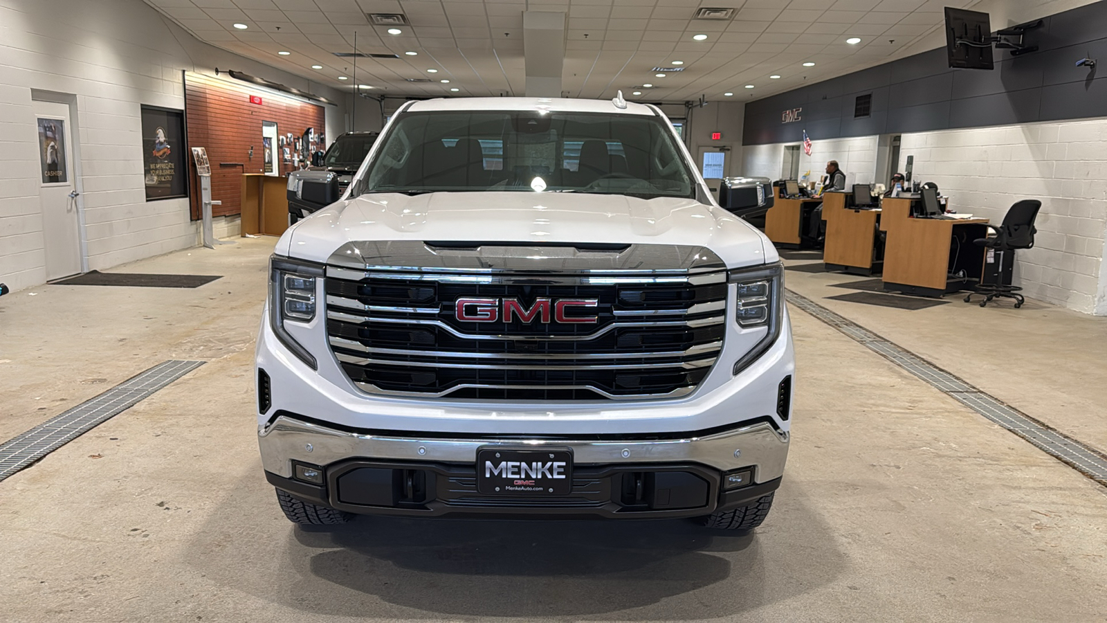 2025 GMC Sierra 1500 SLT 3