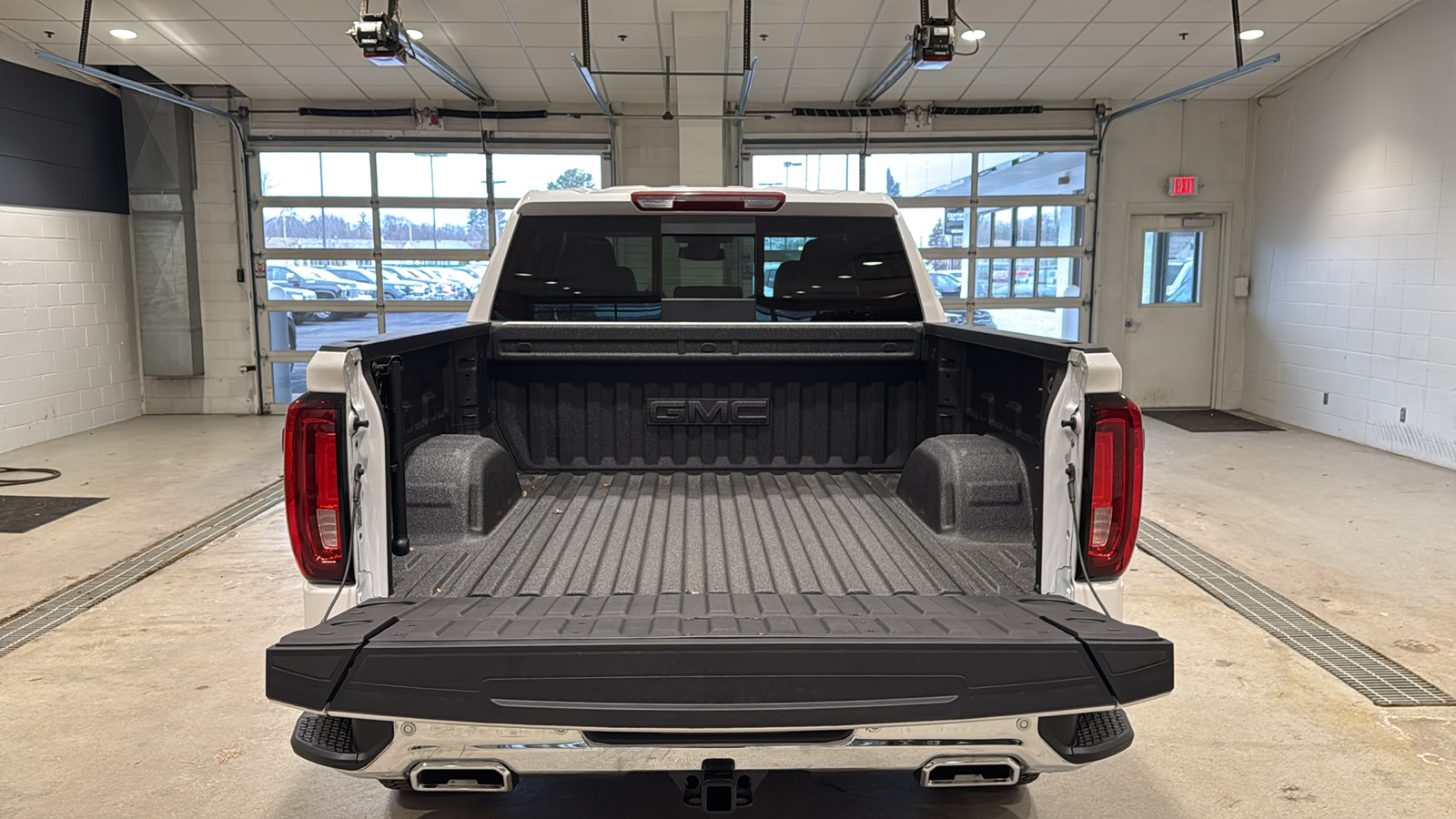 2025 GMC Sierra 1500 SLT 17