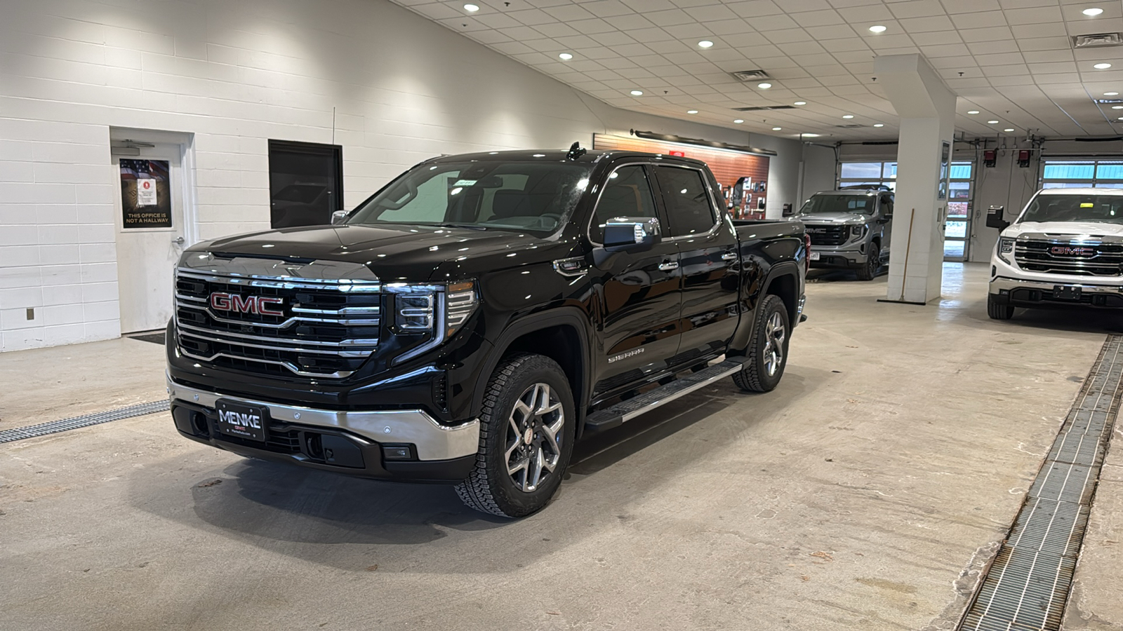 2025 GMC Sierra 1500 SLT 2