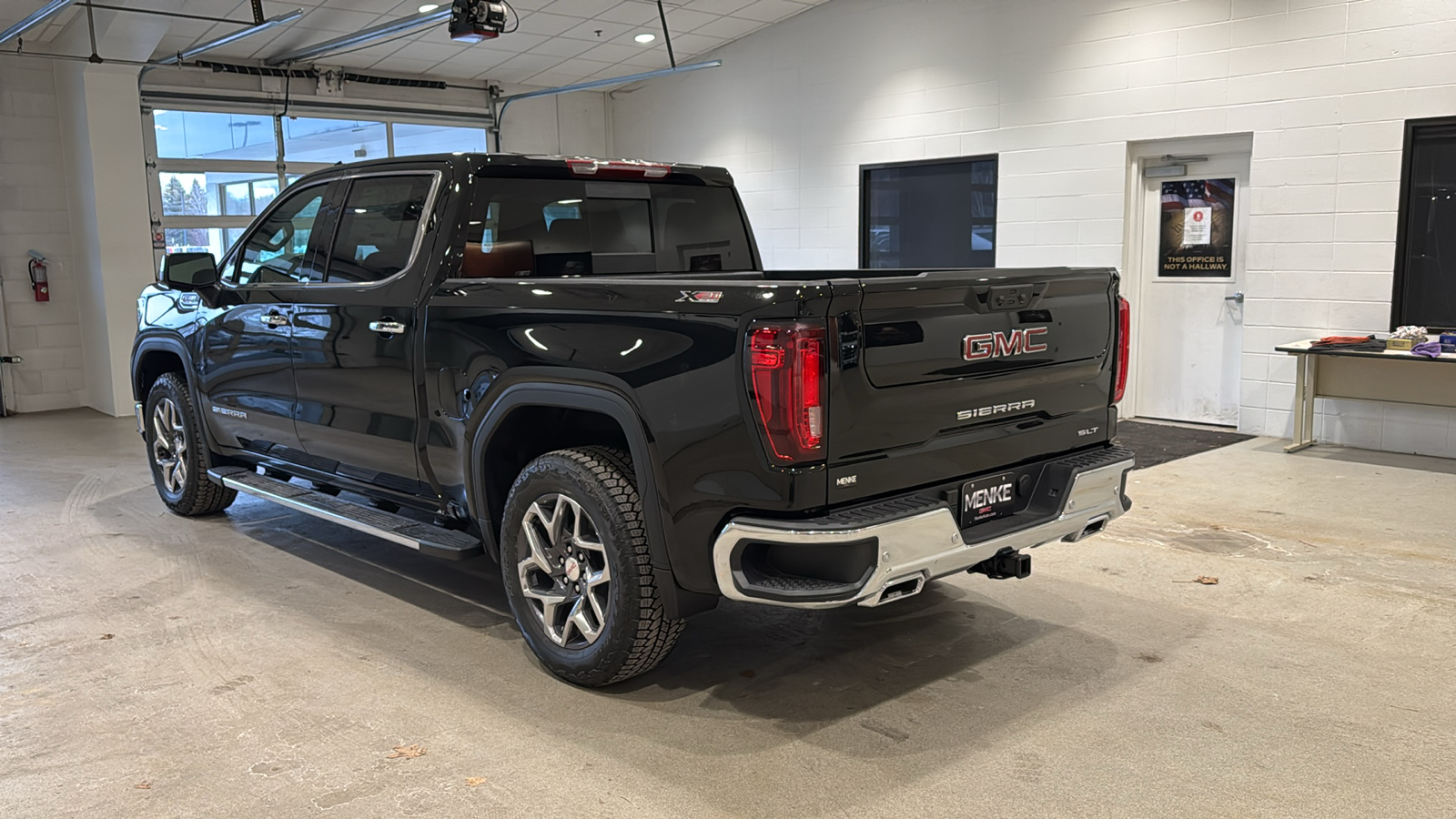 2025 GMC Sierra 1500 SLT 8