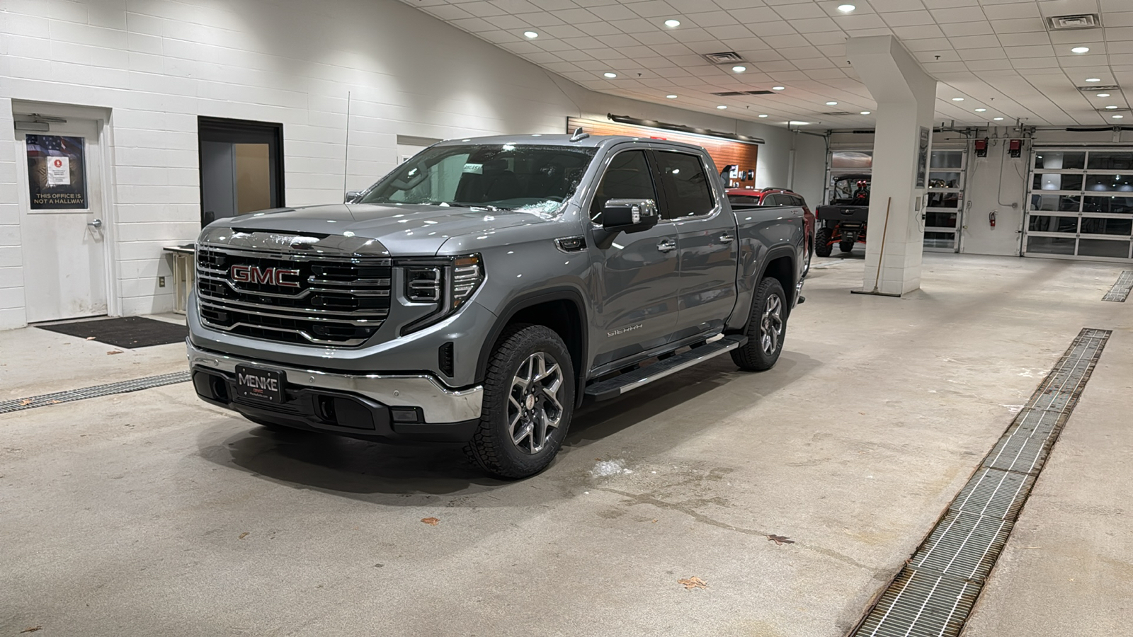 2025 GMC Sierra 1500 SLT 2