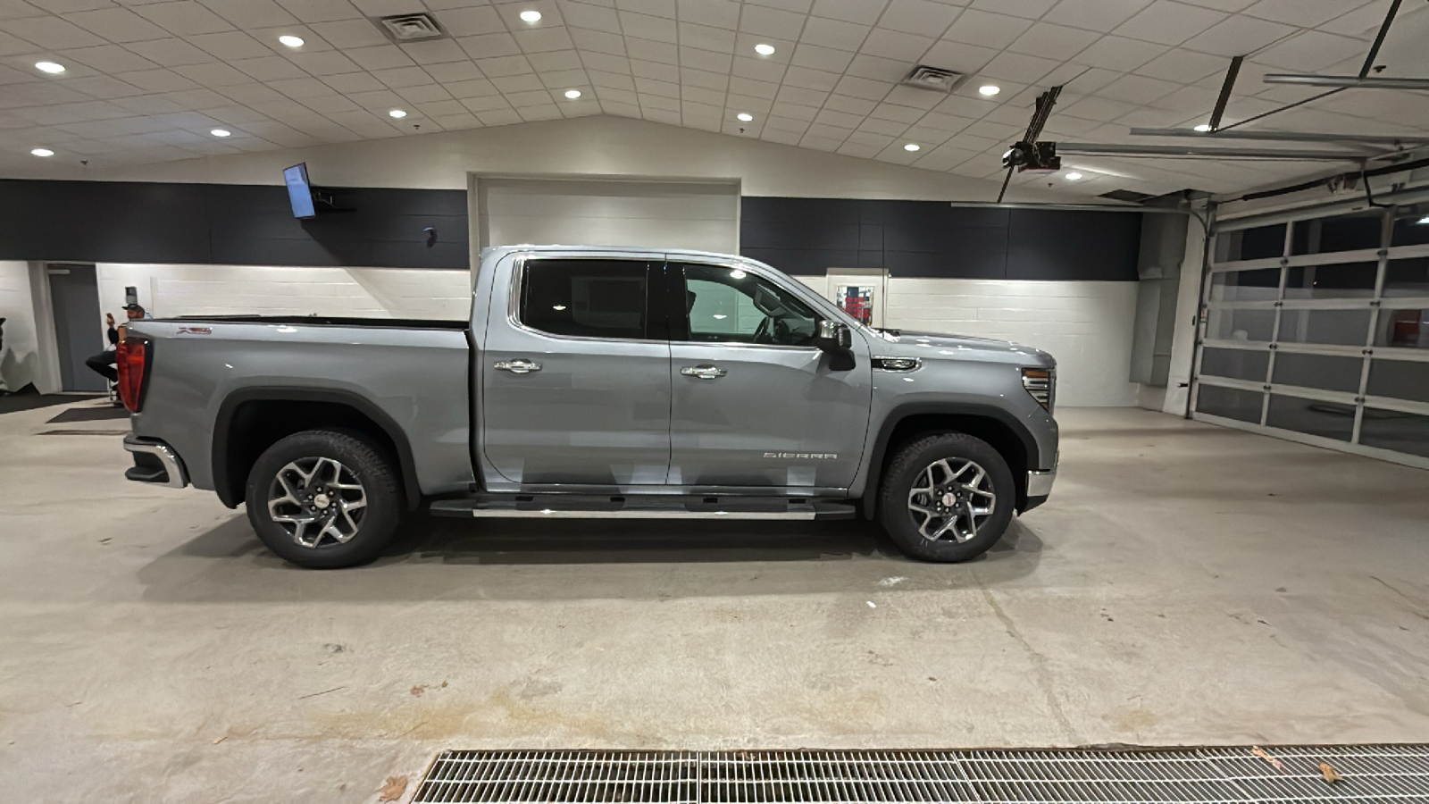 2025 GMC Sierra 1500 SLT 5