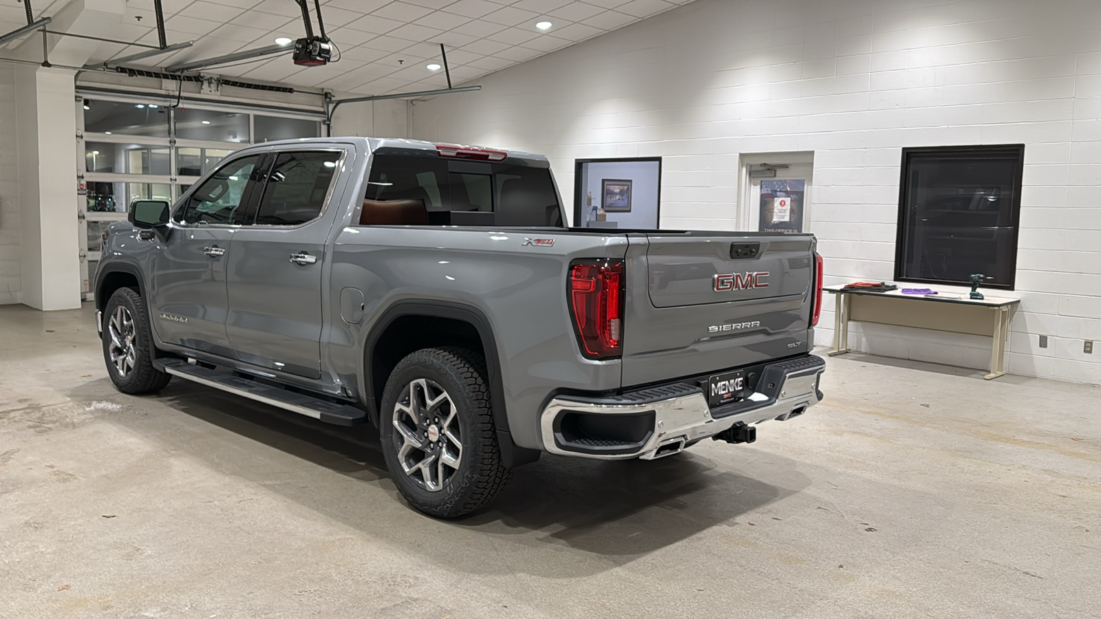 2025 GMC Sierra 1500 SLT 8