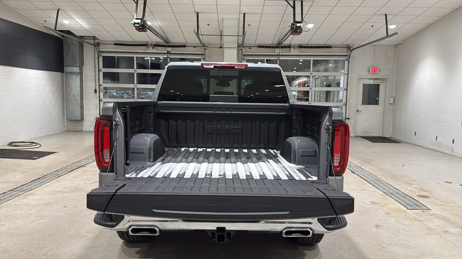 2025 GMC Sierra 1500 SLT 17