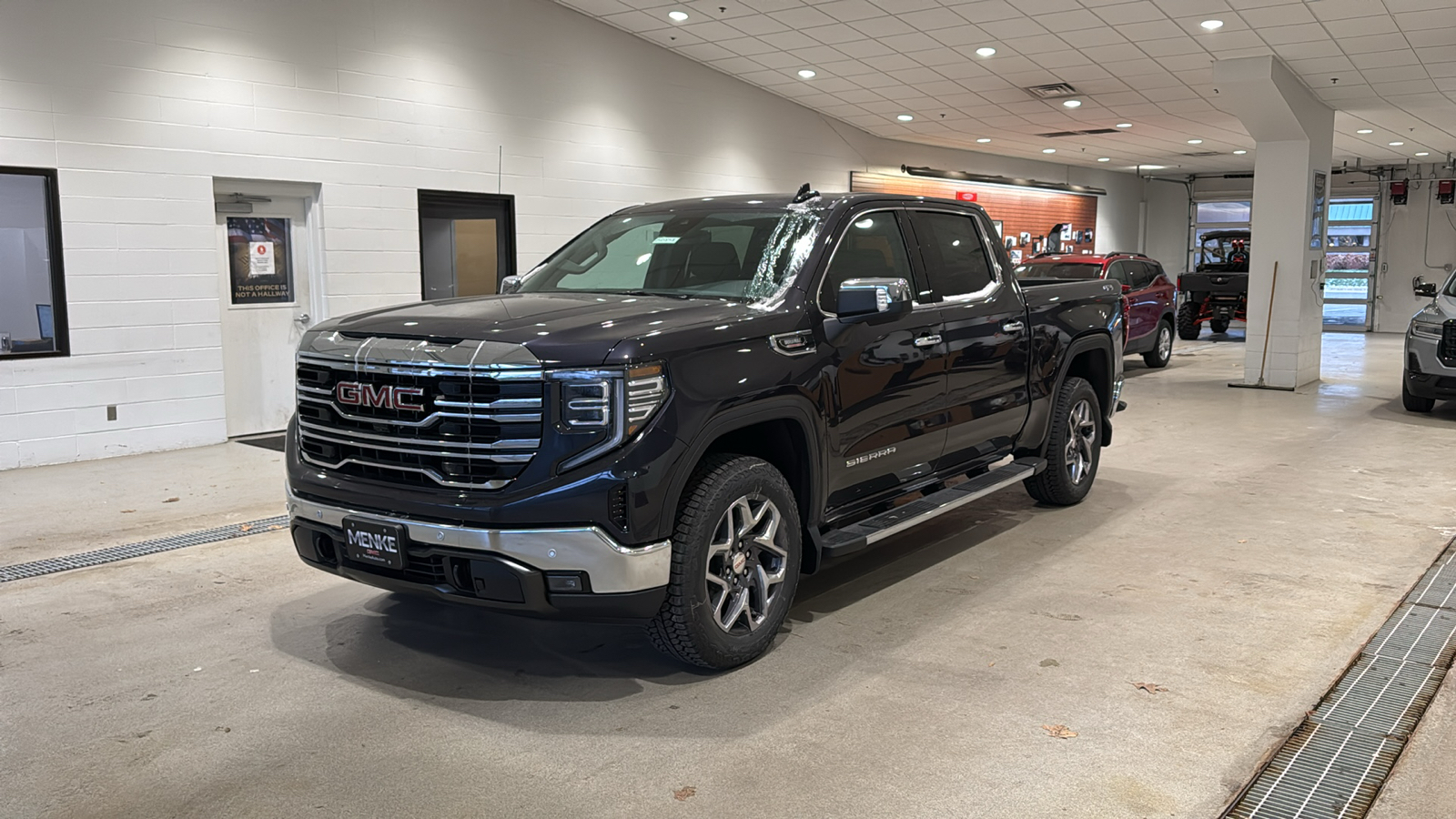 2025 GMC Sierra 1500 SLT 2