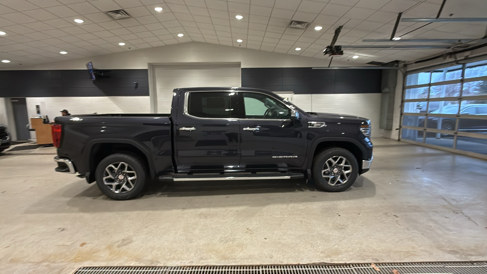 2025 GMC Sierra 1500 SLT 5