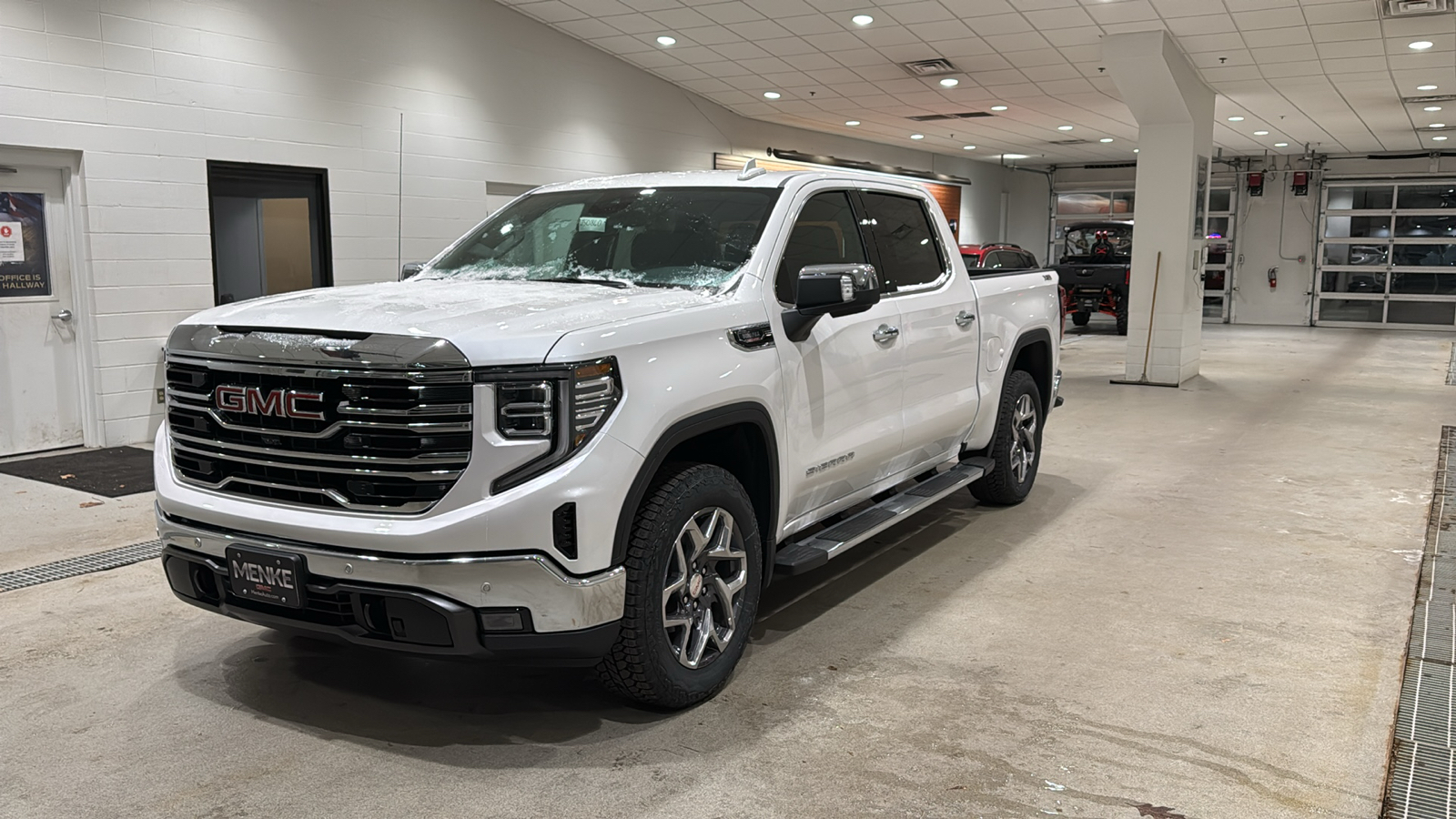 2025 GMC Sierra 1500 SLT 2