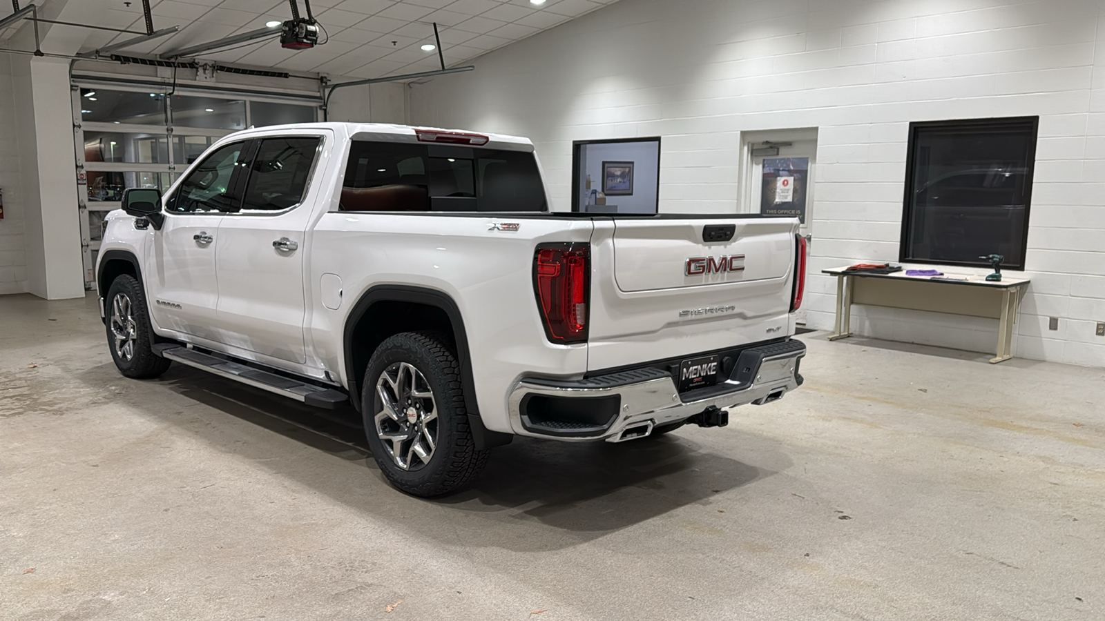 2025 GMC Sierra 1500 SLT 8