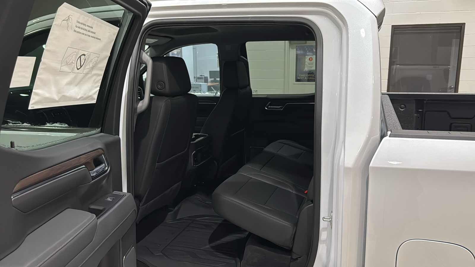 2025 GMC Sierra 1500 SLT 18