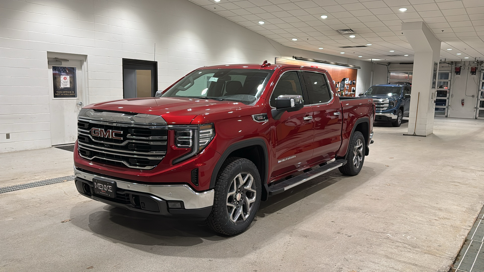 2025 GMC Sierra 1500 SLT 2