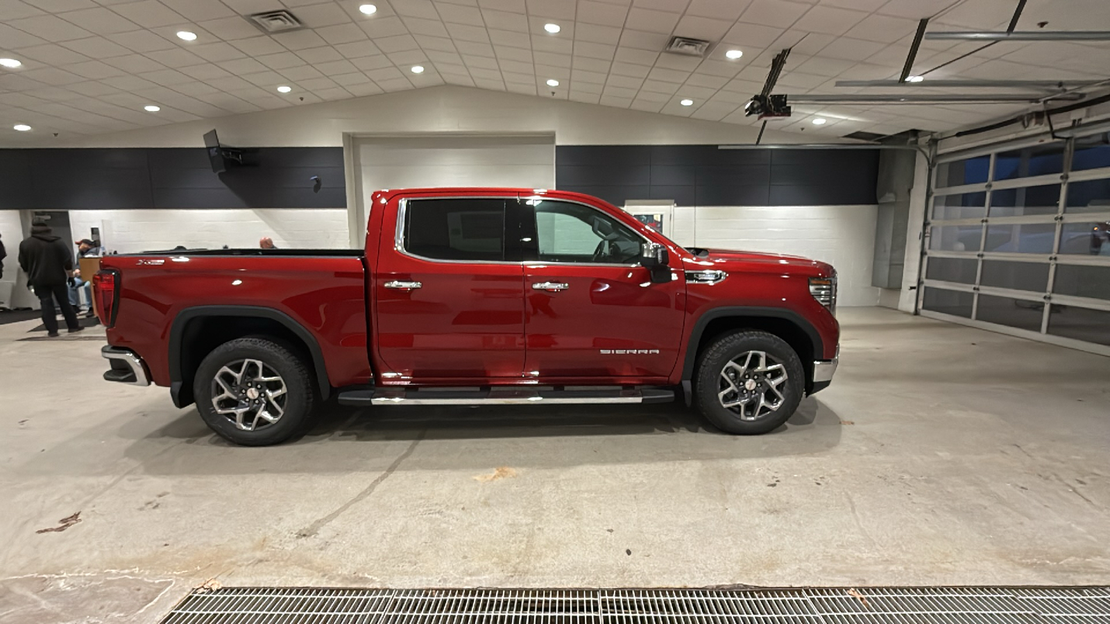 2025 GMC Sierra 1500 SLT 5