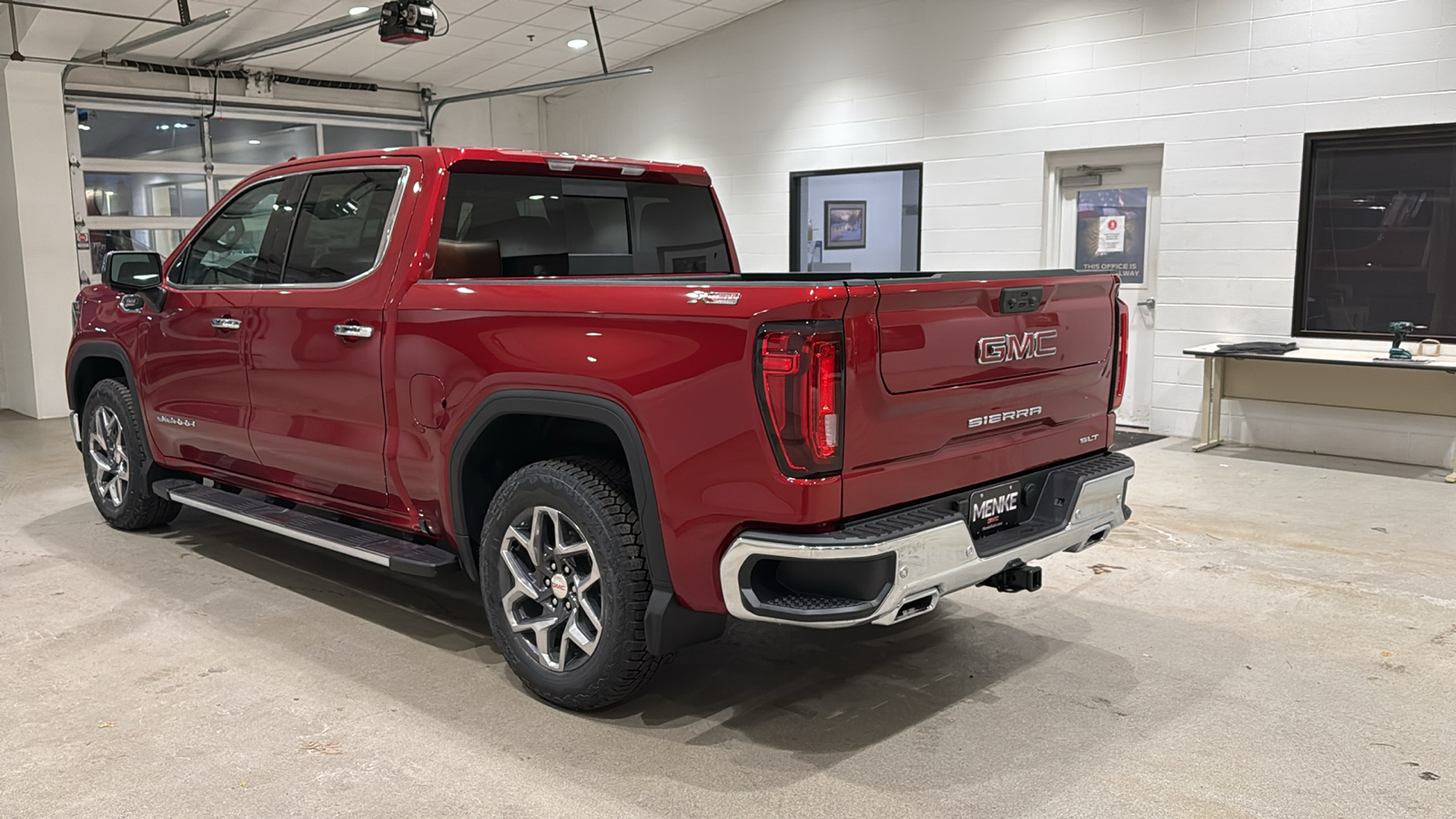 2025 GMC Sierra 1500 SLT 8