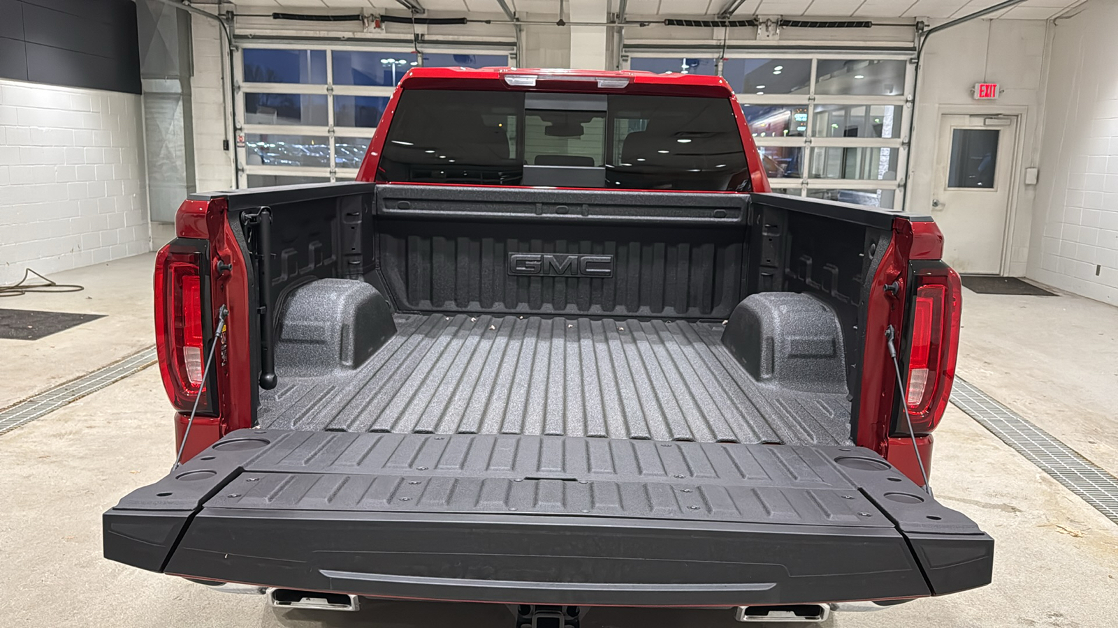 2025 GMC Sierra 1500 SLT 17