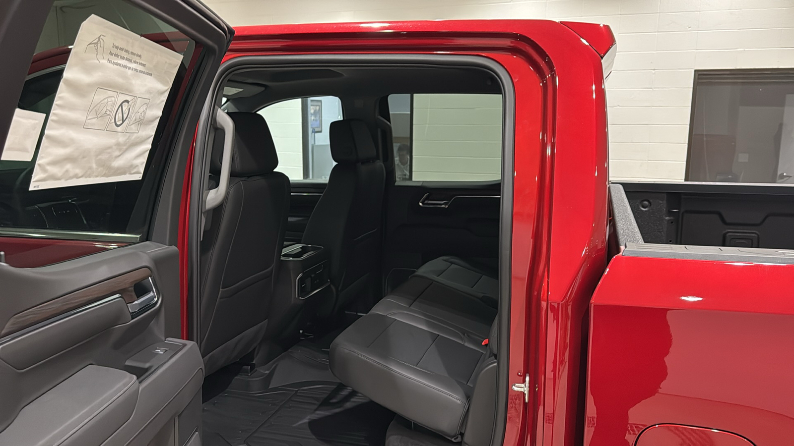 2025 GMC Sierra 1500 SLT 18