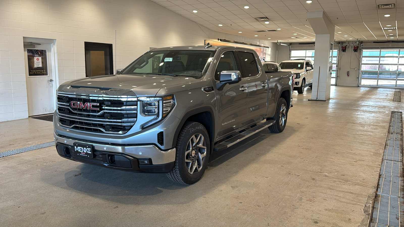 2025 GMC Sierra 1500 SLT 2