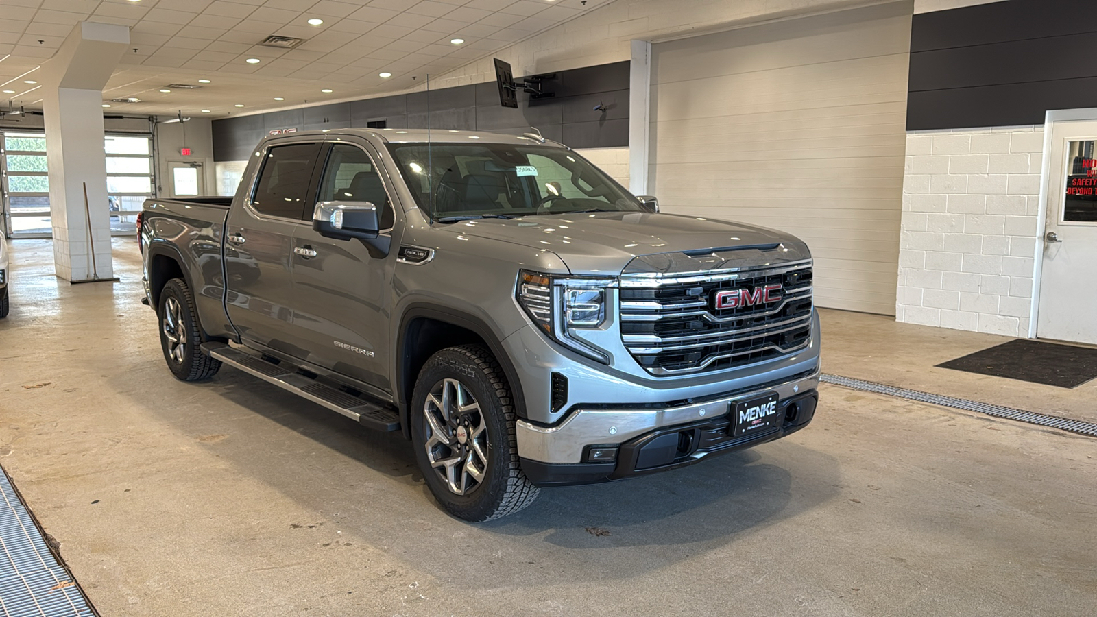 2025 GMC Sierra 1500 SLT 4