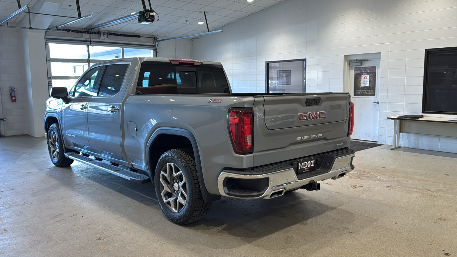 2025 GMC Sierra 1500 SLT 8