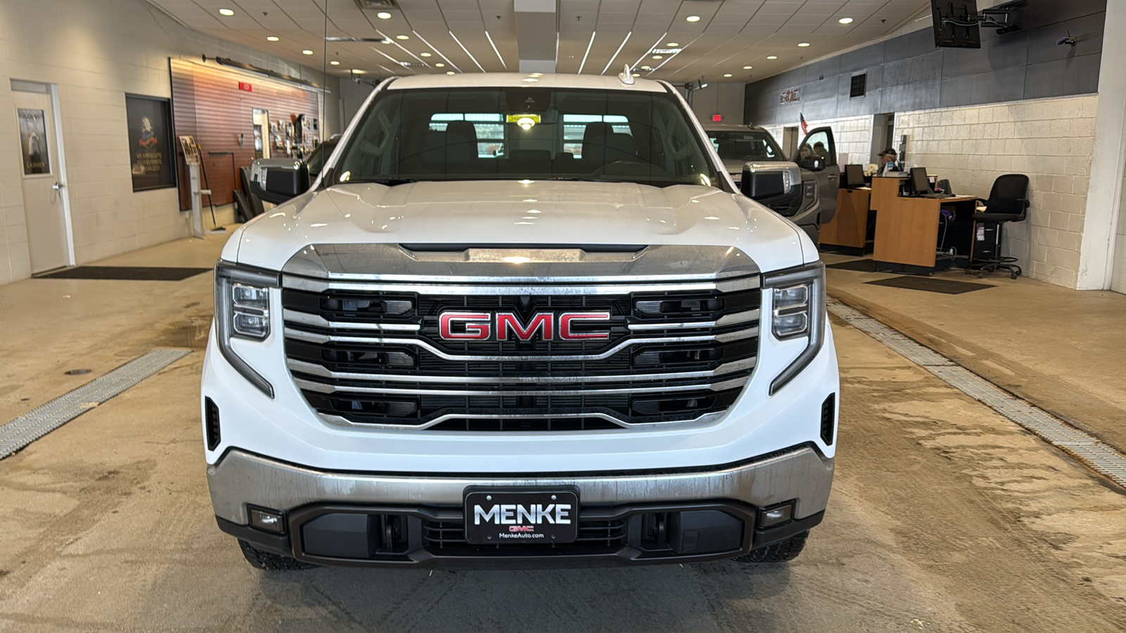 2023 GMC Sierra 1500 SLT 3