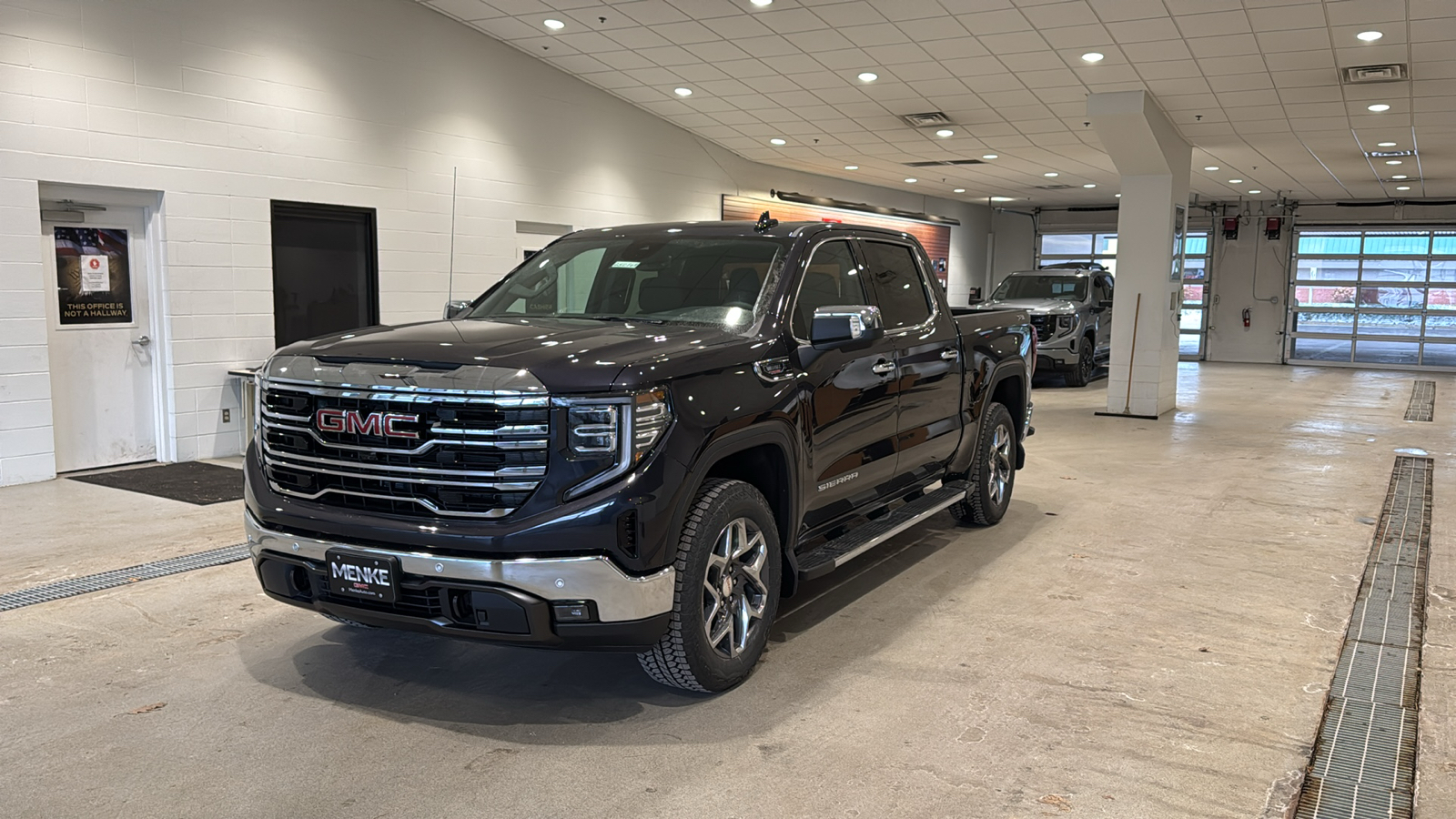 2025 GMC Sierra 1500 SLT 2