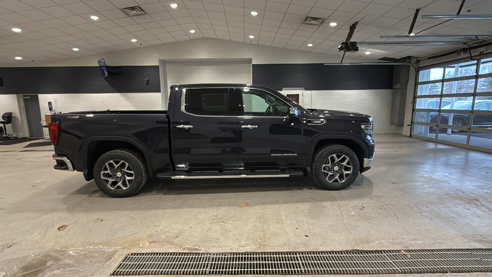 2025 GMC Sierra 1500 SLT 5