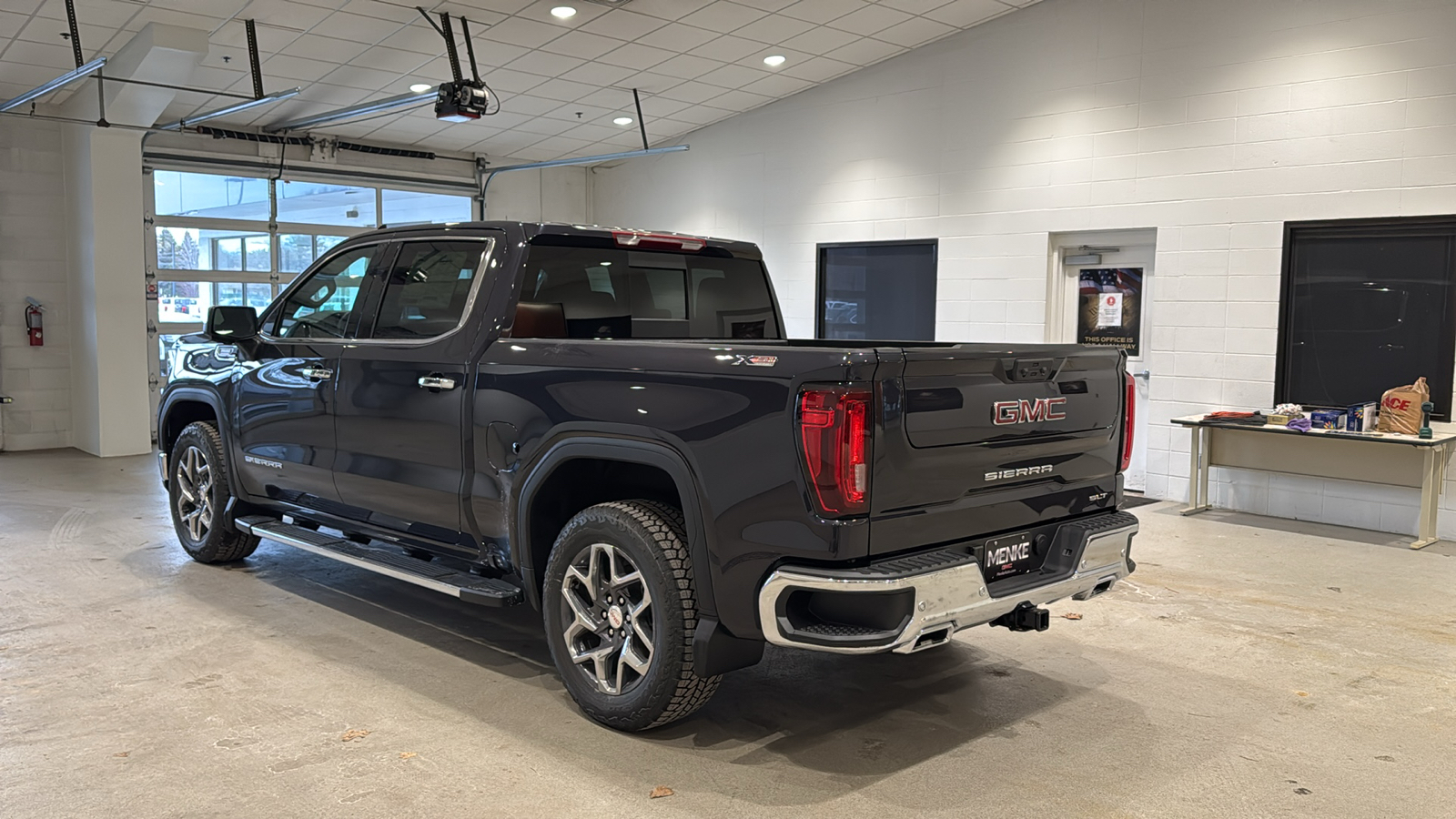 2025 GMC Sierra 1500 SLT 8