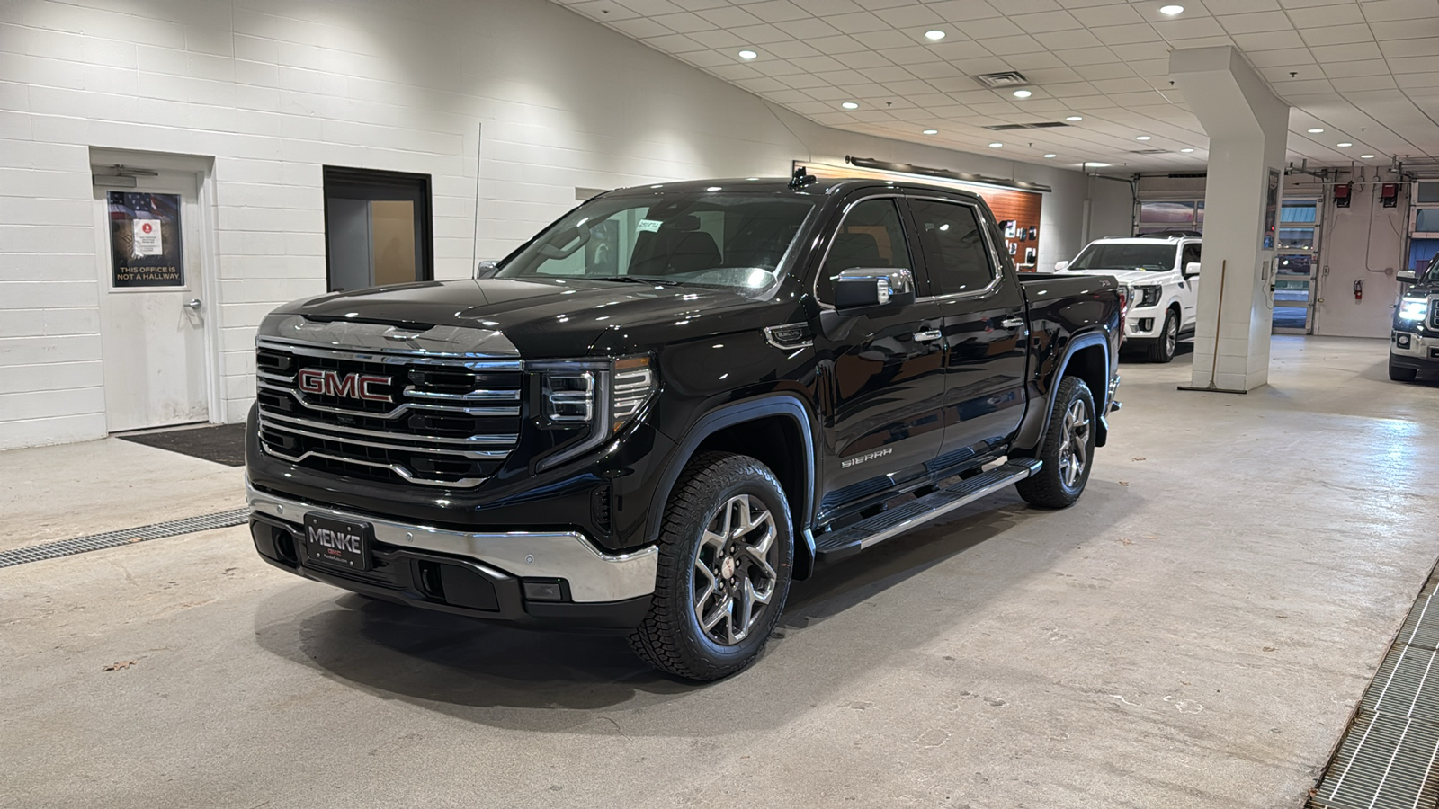 2025 GMC Sierra 1500 SLT 2