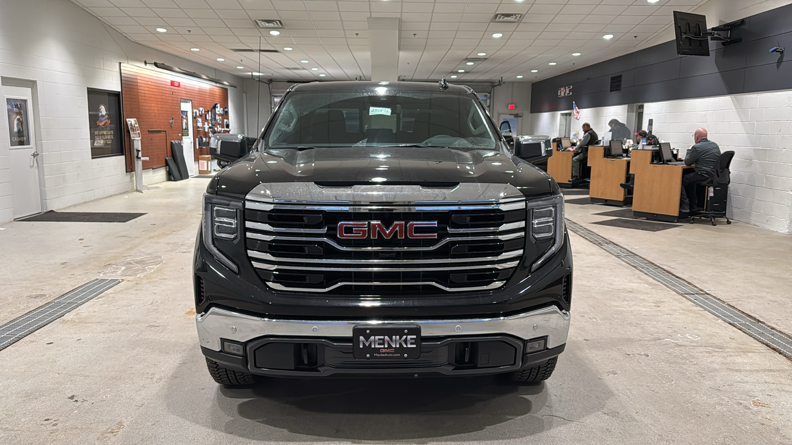 2025 GMC Sierra 1500 SLT 3