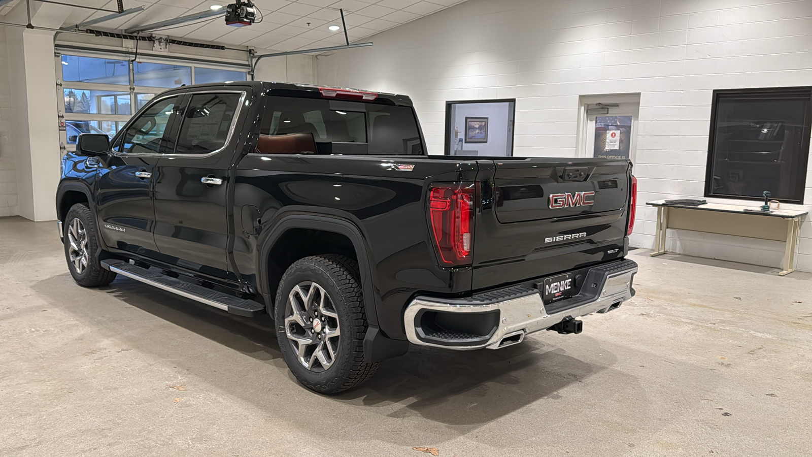 2025 GMC Sierra 1500 SLT 8