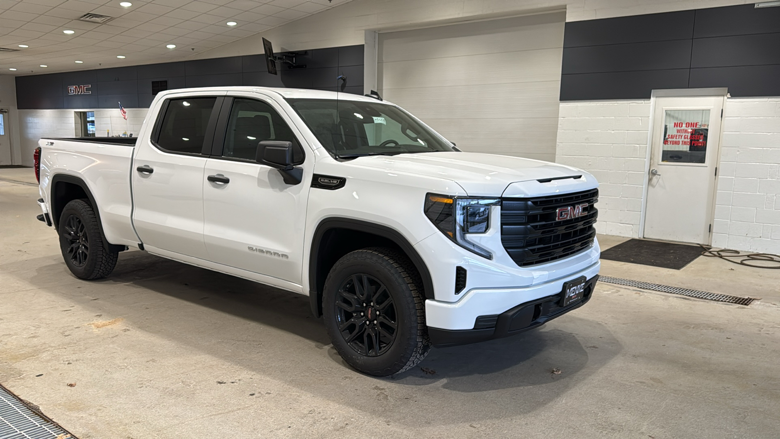 2025 GMC Sierra 1500 Pro 4