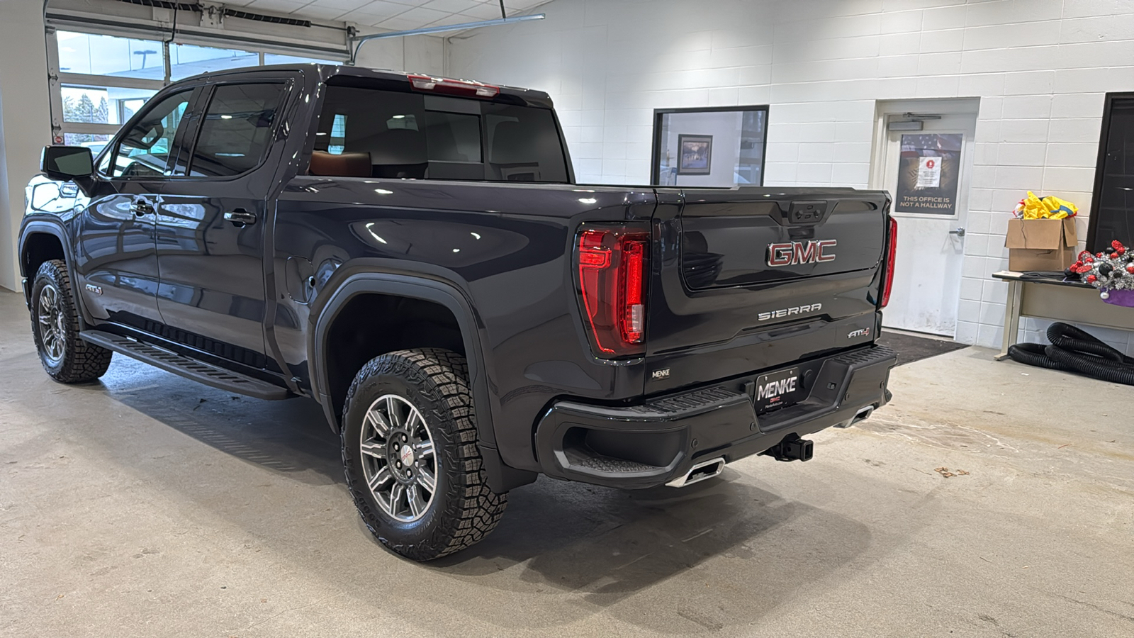 2025 GMC Sierra 1500 AT4 8