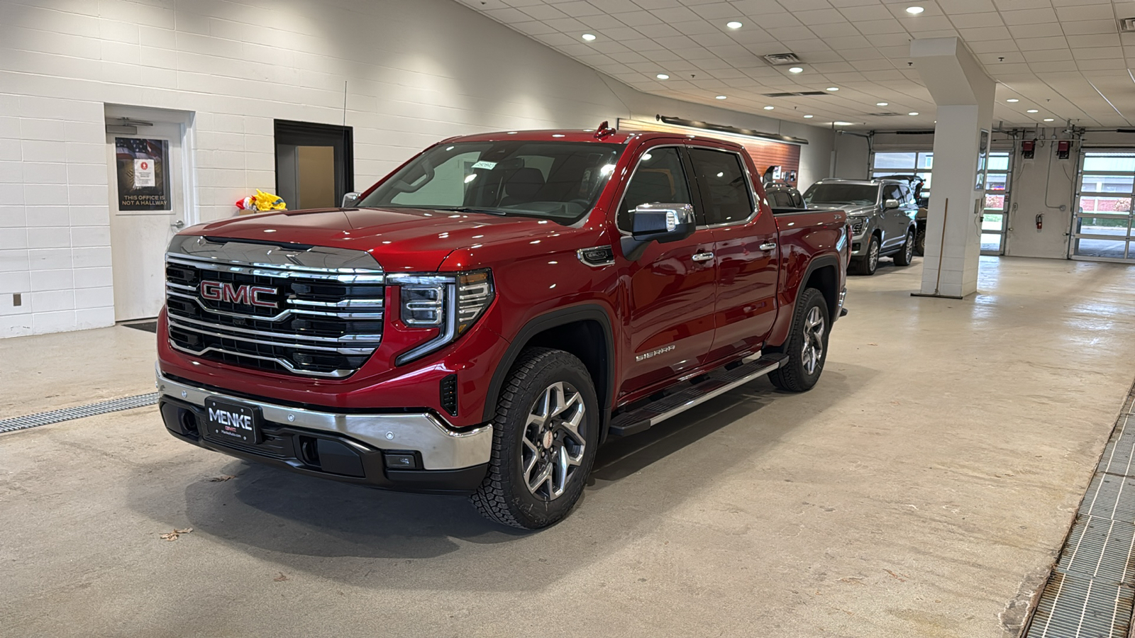 2025 GMC Sierra 1500 SLT 2