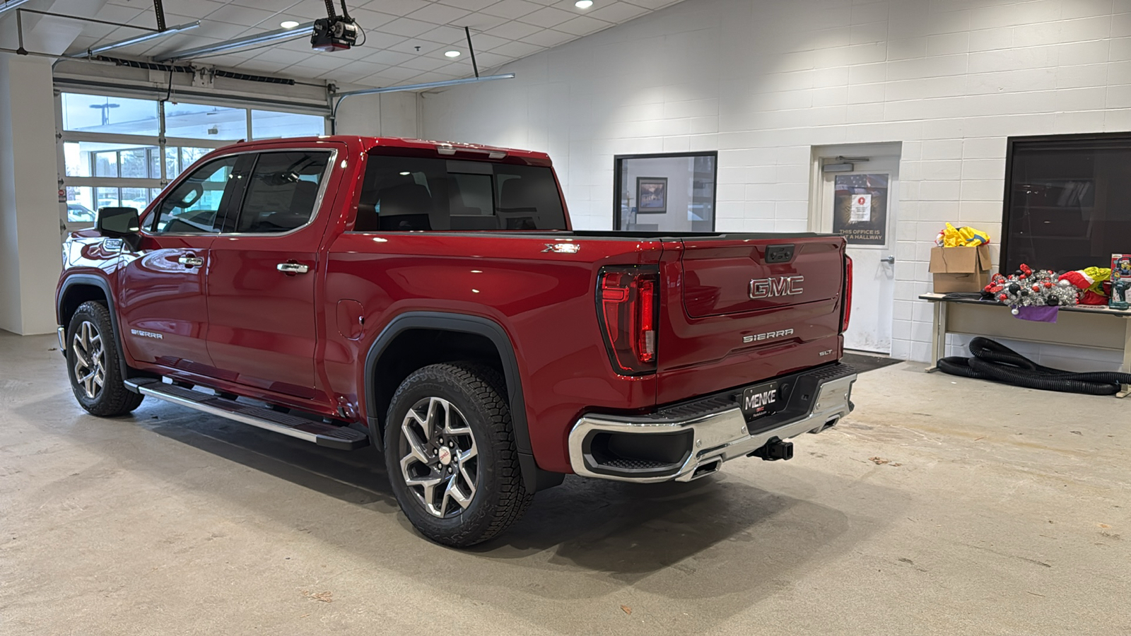 2025 GMC Sierra 1500 SLT 8