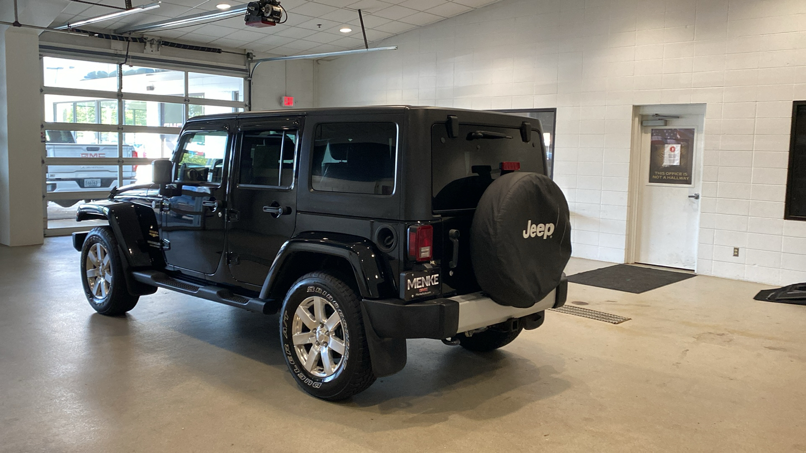 2013 Jeep Wrangler Unlimited Sahara 8