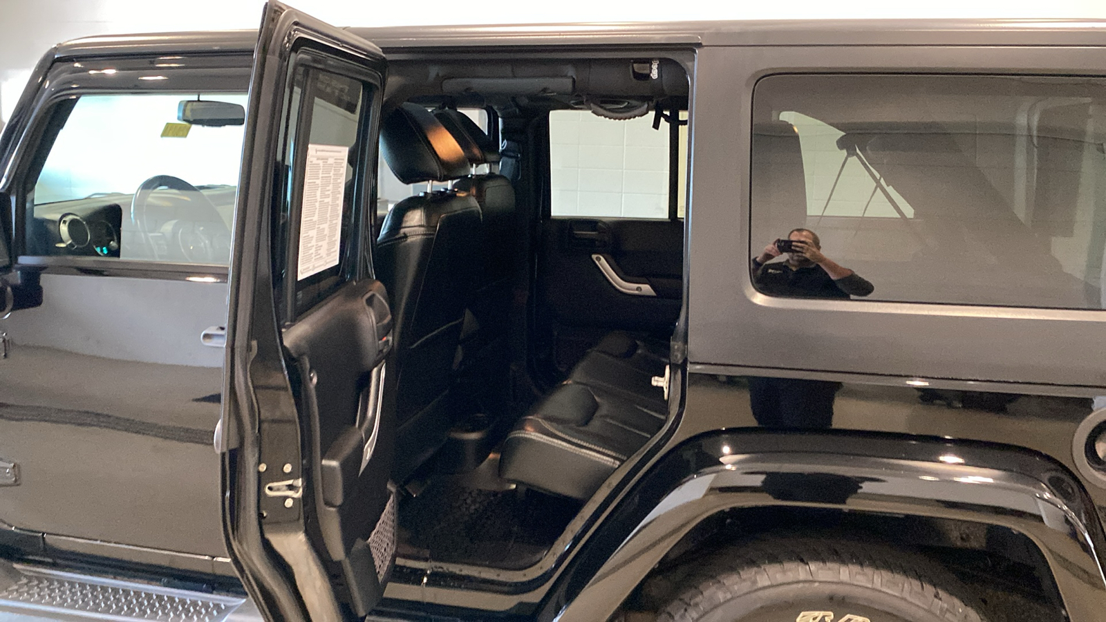 2013 Jeep Wrangler Unlimited Sahara 17