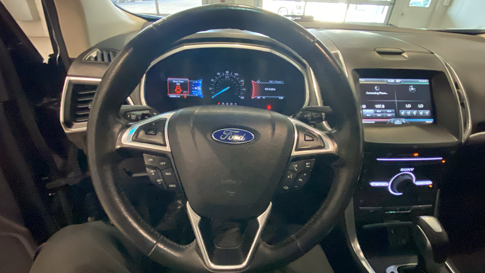 2015 Ford Edge Titanium 32