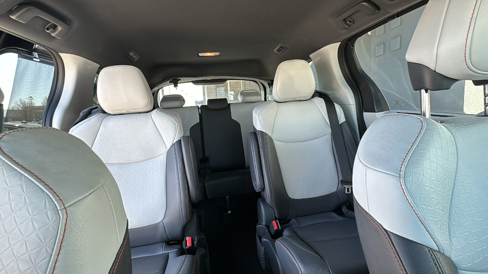 2023 Toyota Sienna XSE 7-Passenger Hybrid Power, Spacious 7-Passenger 32