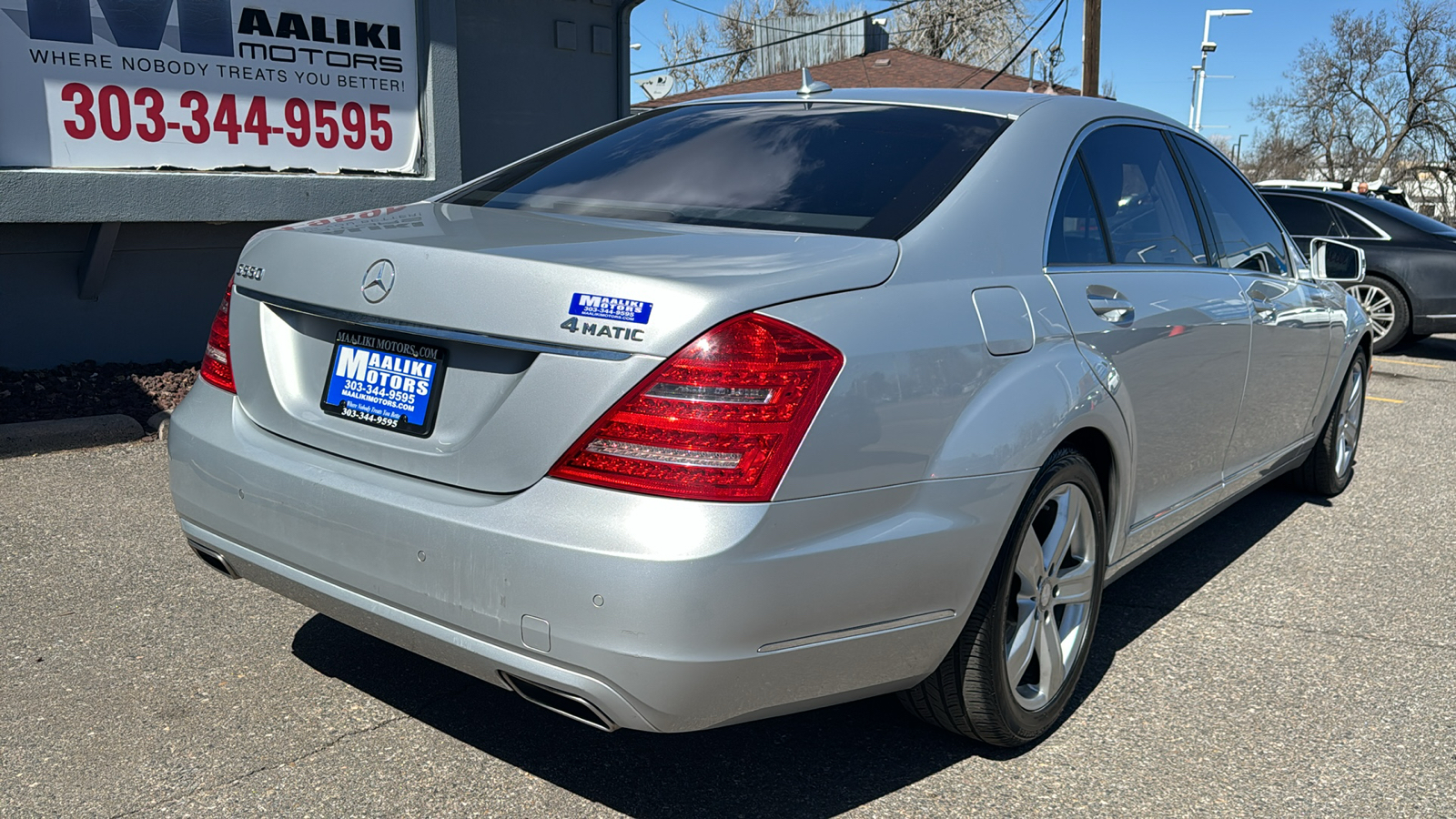 2010 Mercedes-Benz S-Class S 550 4MATIC All-Wheel Drive Luxury Sedan with V8  8