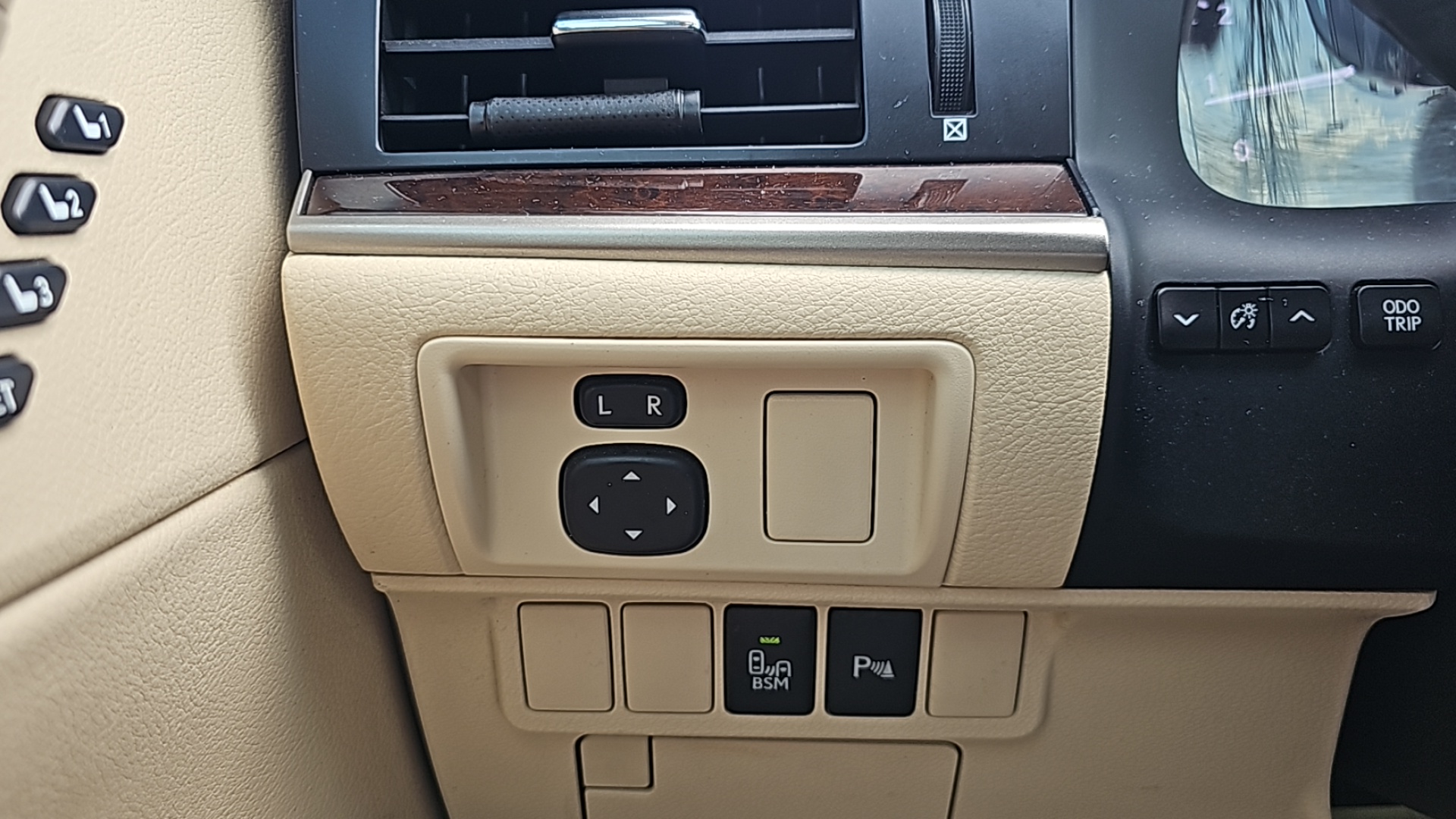 2013 Lexus ES 350  Luxury Sedan With Leather, Sunroof, Bluetooth 12