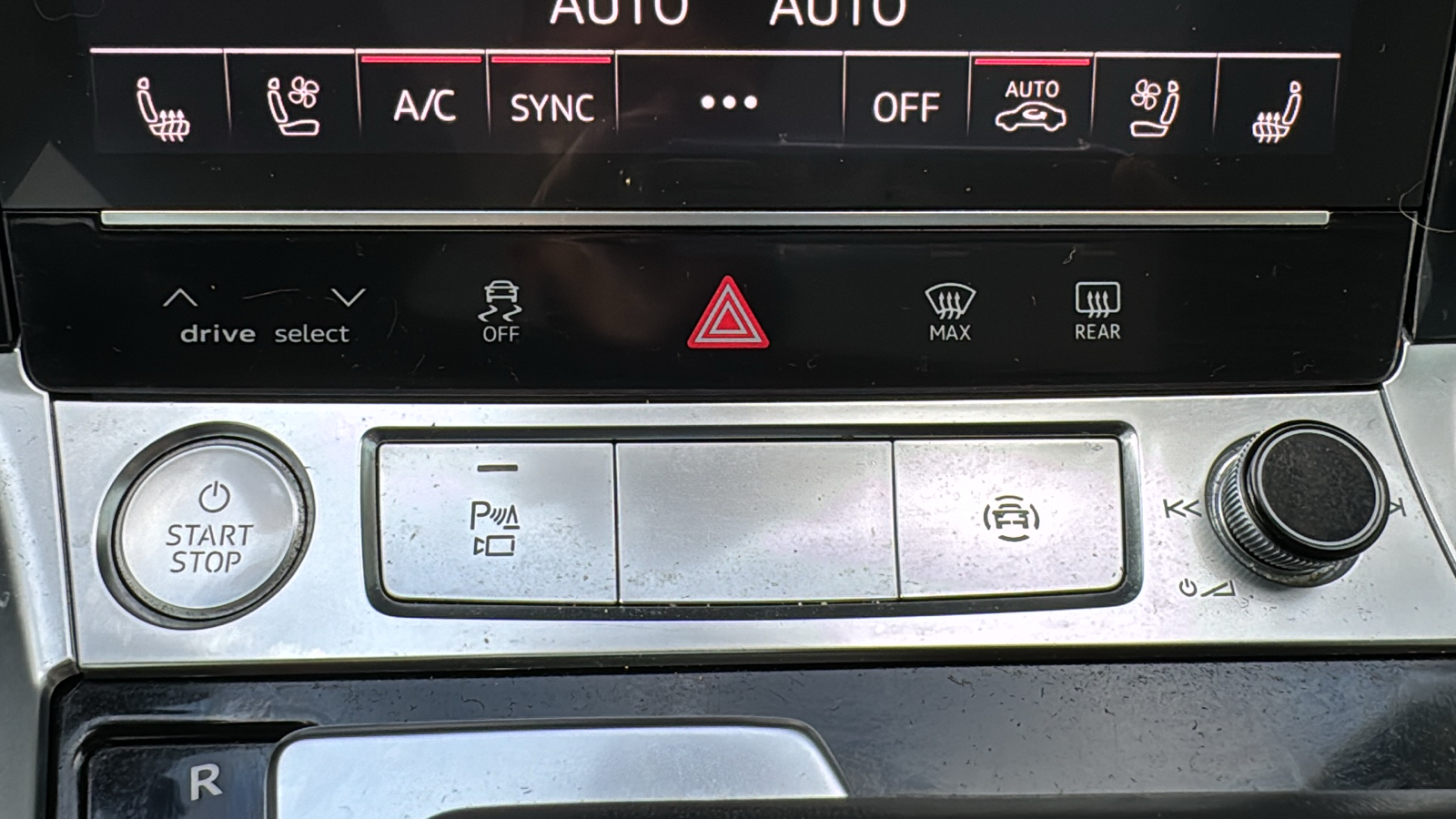 2019 Audi e-tron quattro Prestige AWD Electric Power, Navigation, S 23