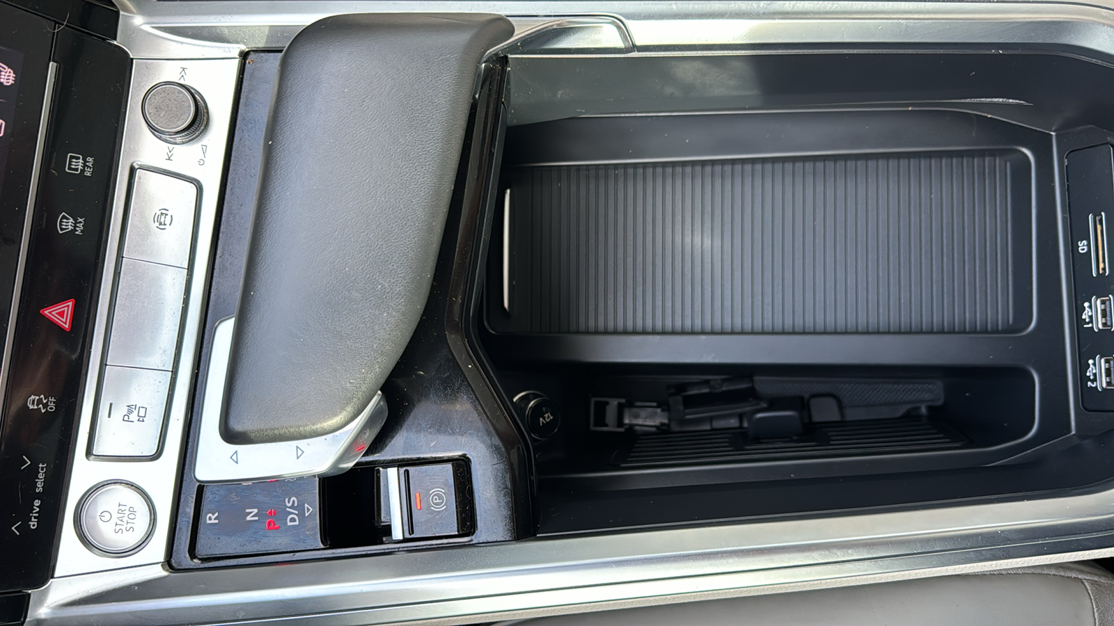 2019 Audi e-tron quattro Prestige AWD Electric Power, Navigation, S 24