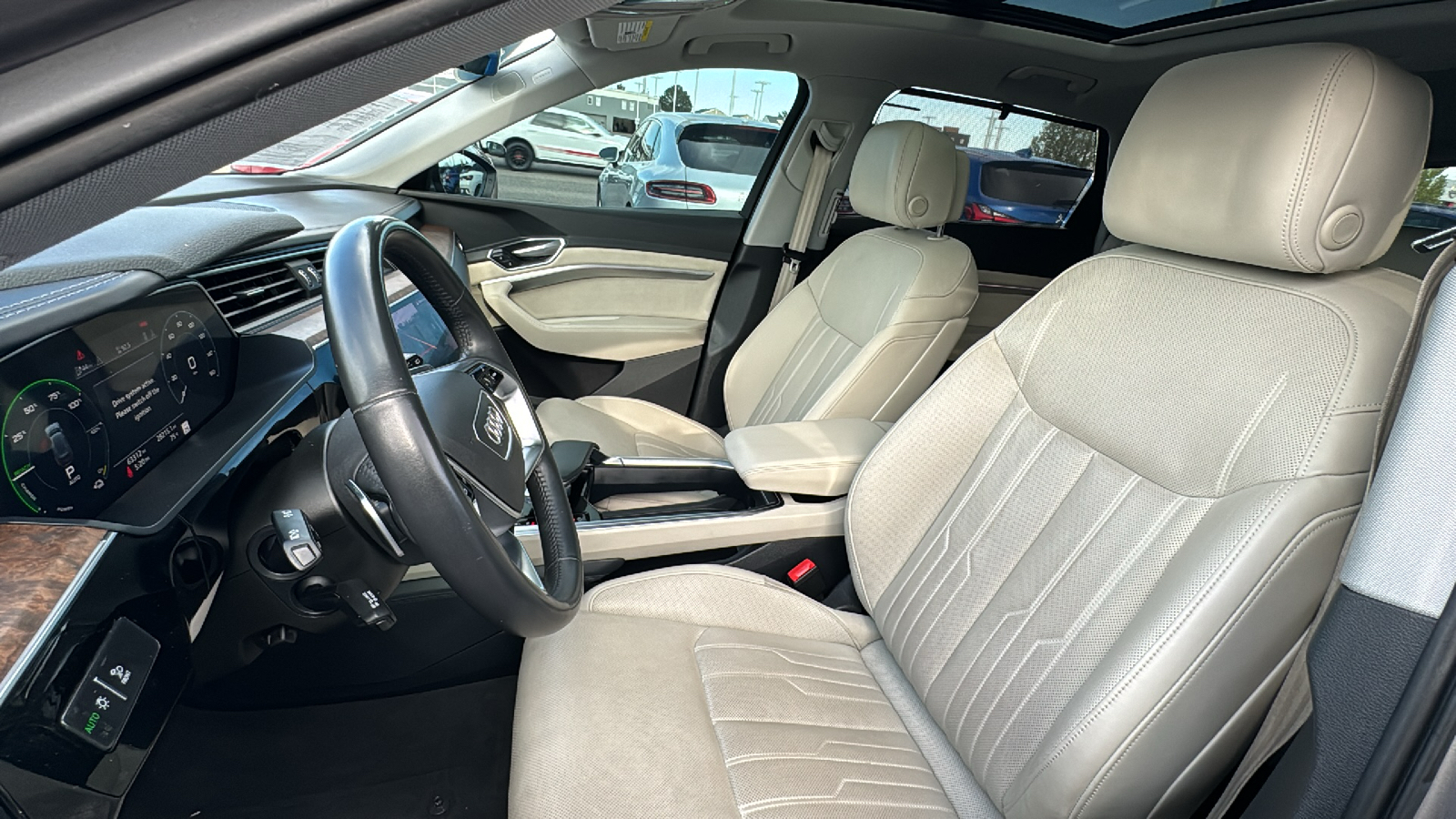 2019 Audi e-tron quattro Prestige AWD Electric Power, Navigation, S 29