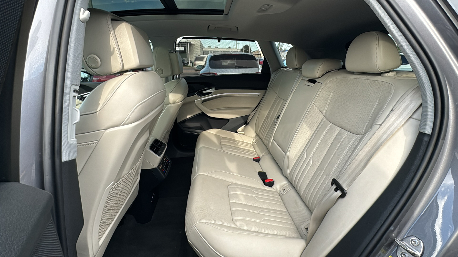 2019 Audi e-tron quattro Prestige AWD Electric Power, Navigation, S 31