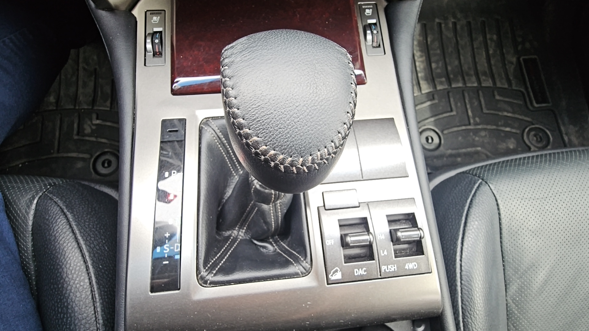 2017 Lexus GX 460  AWD, Leather, Sunroof, Navigation, Backup Camera, 18