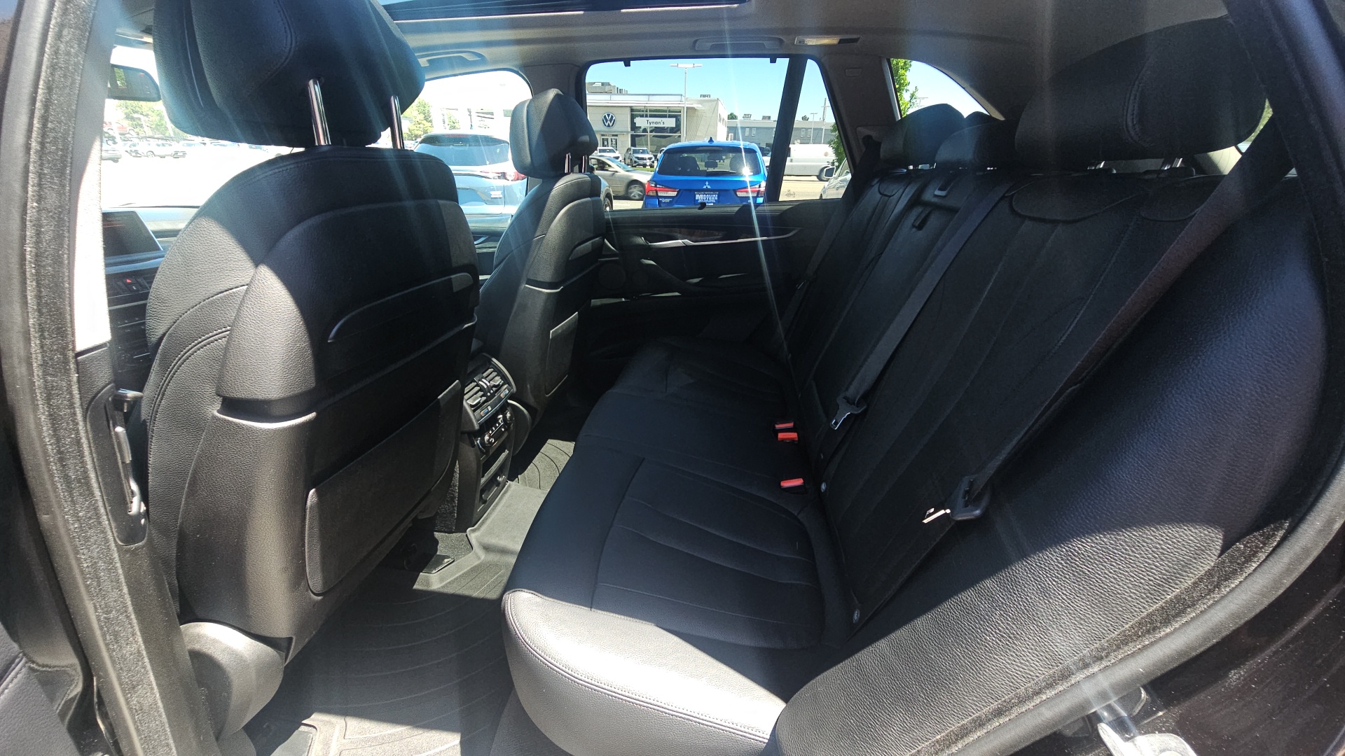 2016 BMW X5 xDrive50i AWD, Twin Turbo V8, Navigation, Sunroof, 8