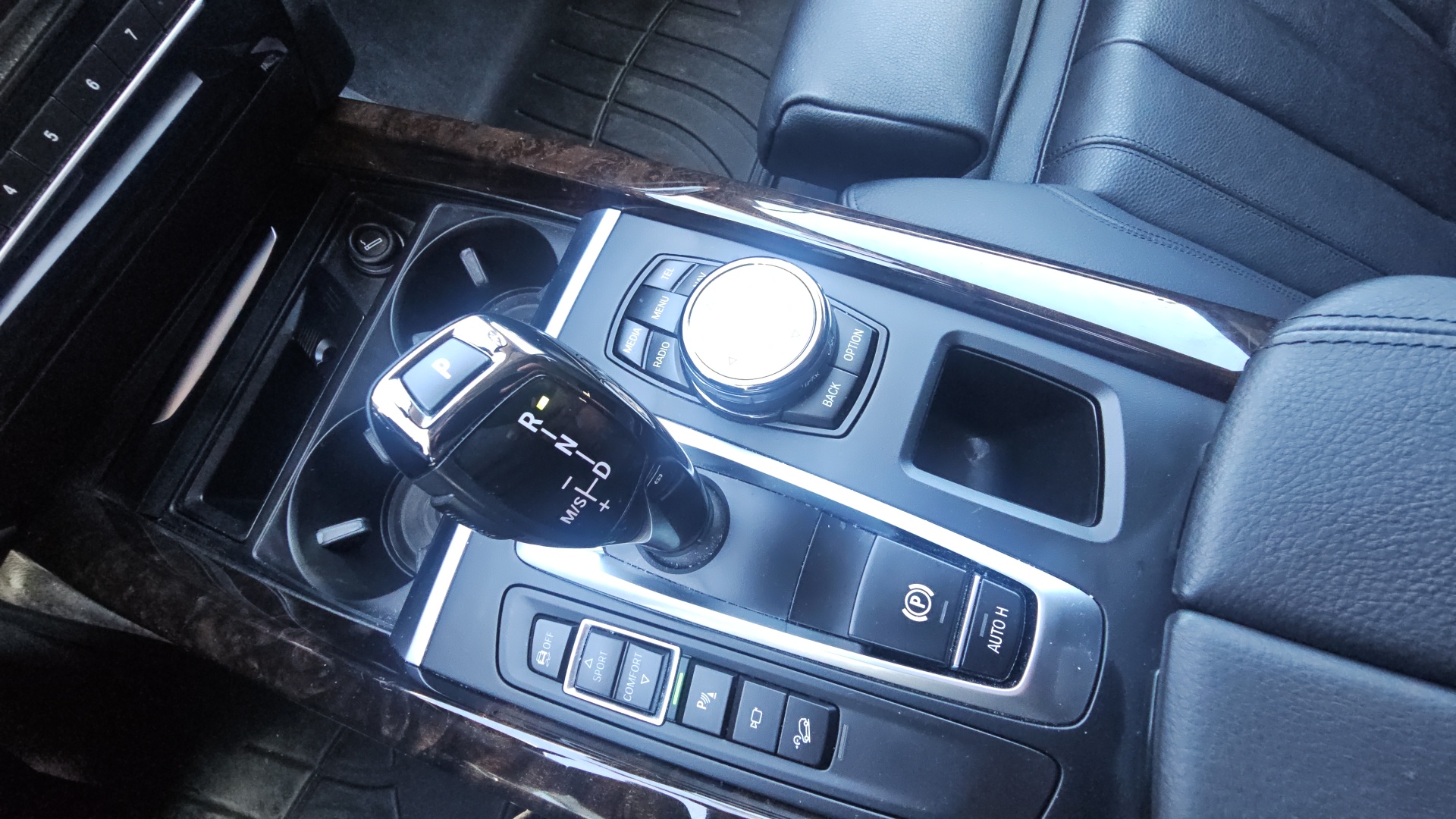 2016 BMW X5 xDrive50i AWD, Twin Turbo V8, Navigation, Sunroof, 18