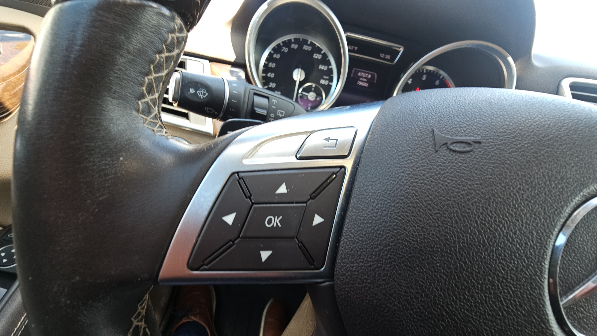 2015 Mercedes-Benz M-Class ML 350 4MATIC AWD, Navigation, Sunroof, Heated Lea 16