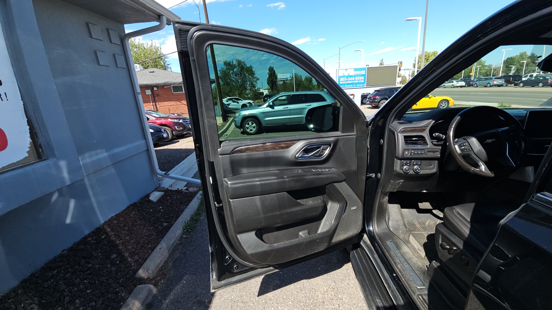 2022 Chevrolet Suburban LT Diesel Power, 4WD, Leather, Navigation, Heated  11