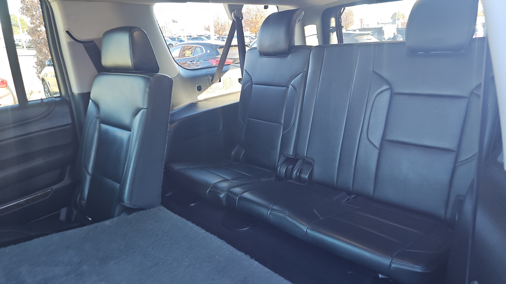 2018 Chevrolet Suburban LT 1500 4WD, EcoTec3 V8, Leather, Heated Seats, Re 26