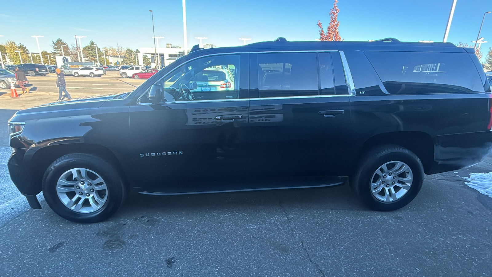 2018 Chevrolet Suburban LT One Owner, 4WD, Leather, Heated Seats, Remote S 4