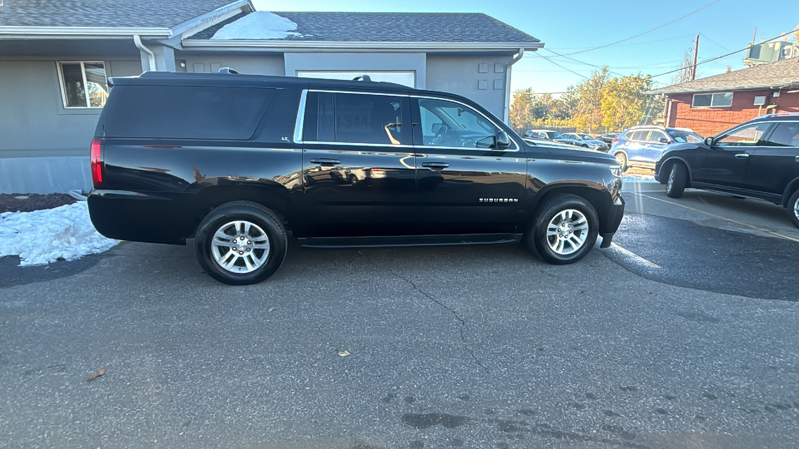 2018 Chevrolet Suburban LT One Owner, 4WD, Leather, Heated Seats, Remote S 10